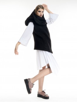 Vesta cu gluga oversize