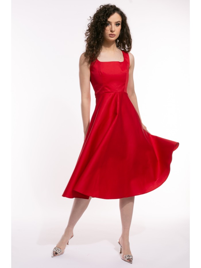 Rochie rosie in clos cu decolteu patrat