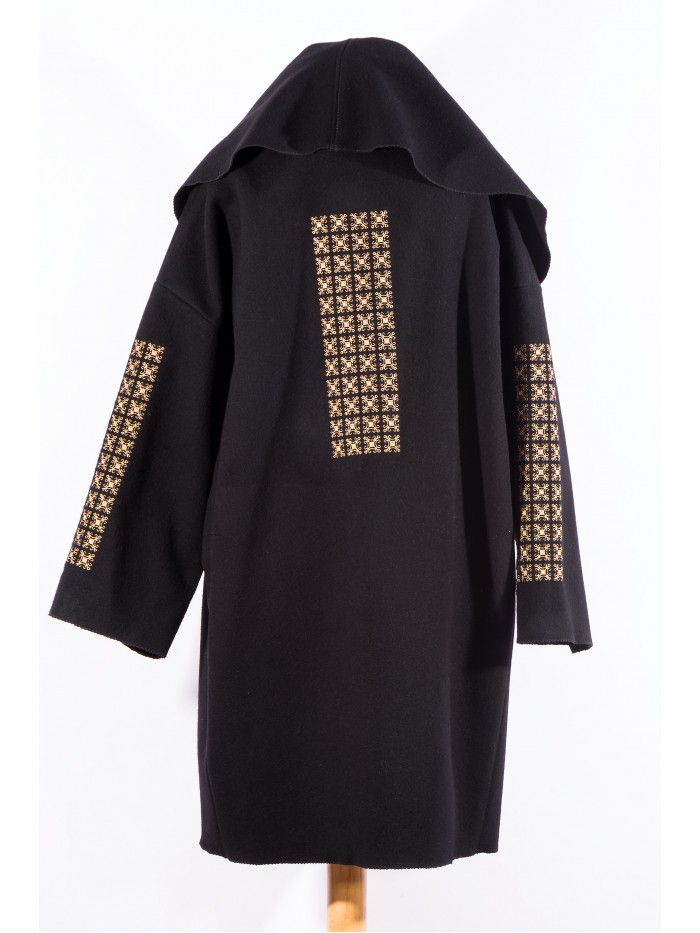 Jacheta neagra din stofa de lana cu broderie 