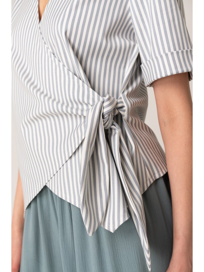 Bluza petrecuta in dungi gri cu alb