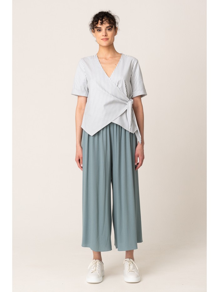 Bluza petrecuta in dungi gri cu alb