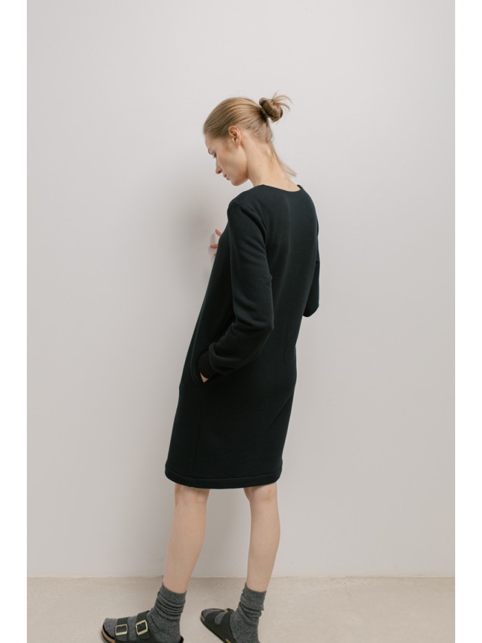 Rochie neagra cu decolteu asimetric